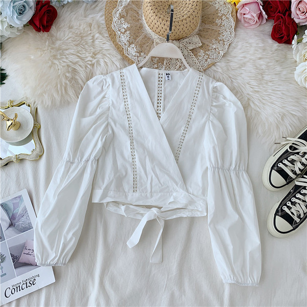 Modern női ing mély nyakkivágással és nyakkendőkkel, négy színben