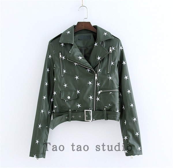 Νέο μοντέρνο γυναικείο έκο δερμάτινο μπουφάν με μεταλλικά τρουξ και λαιμόκοψη