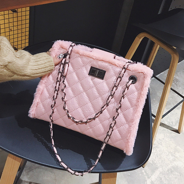 Geanta de dama moderna cu lant si puf in mai multe culori