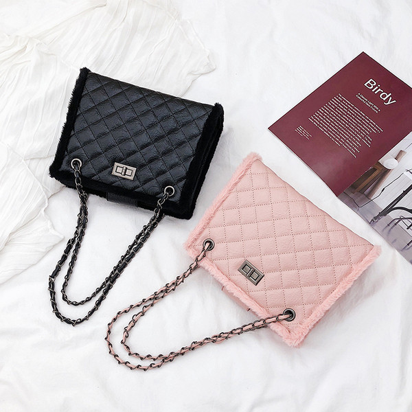 Geanta de dama moderna cu lant si puf in mai multe culori