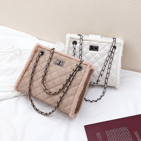 Geanta de dama moderna cu lant si puf in mai multe culori