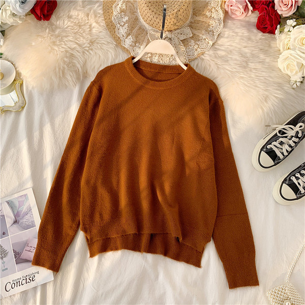 Modern női pulóver ovális nyakkivágással, aszimmetrikus mintával