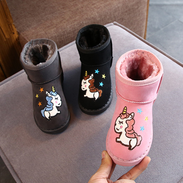 Új gyerekcsizma modell három színben hímzéssel lányoknak