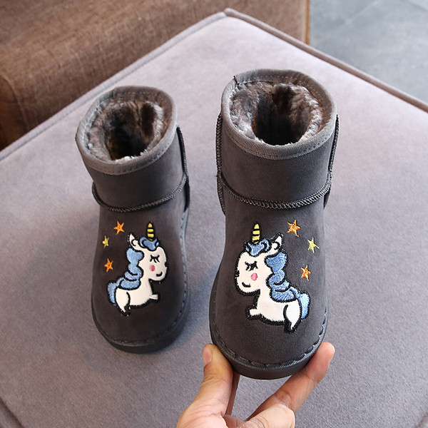 Új gyerekcsizma modell három színben hímzéssel lányoknak