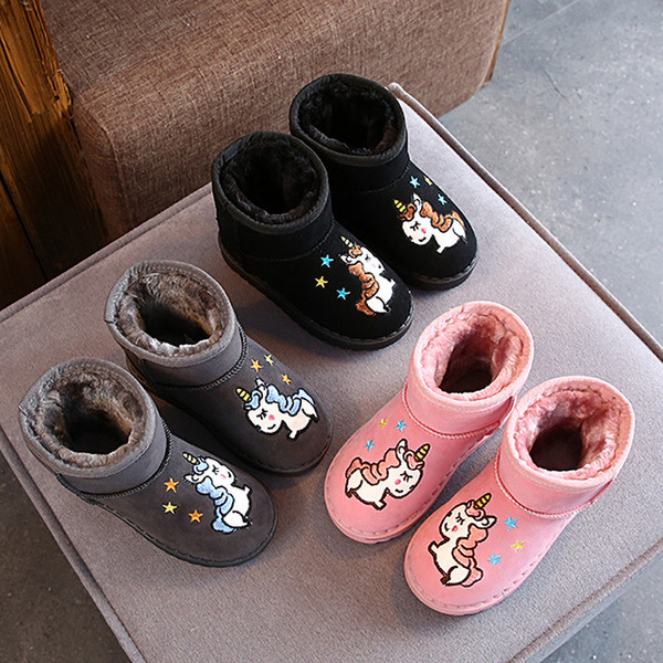 Új gyerekcsizma modell három színben hímzéssel lányoknak