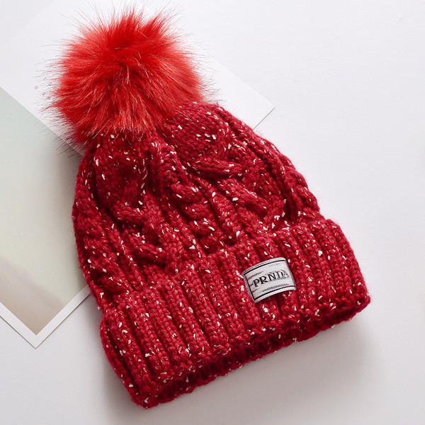 Női téli kötött sapka pehellyel több színben