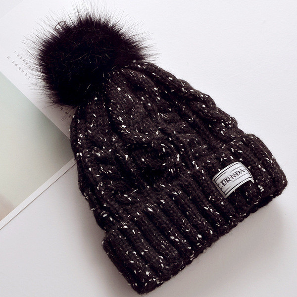 Női téli kötött sapka pehellyel több színben