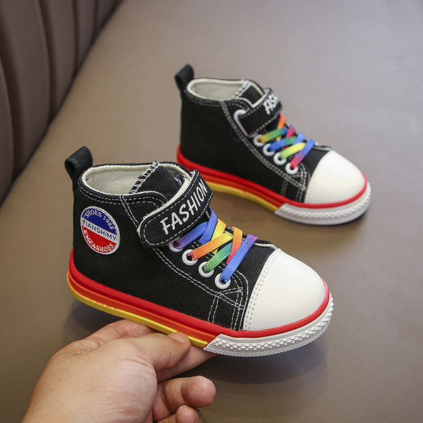 Napi gyerek tornacipő fiúknak három színben nyakkendővel és felirattal