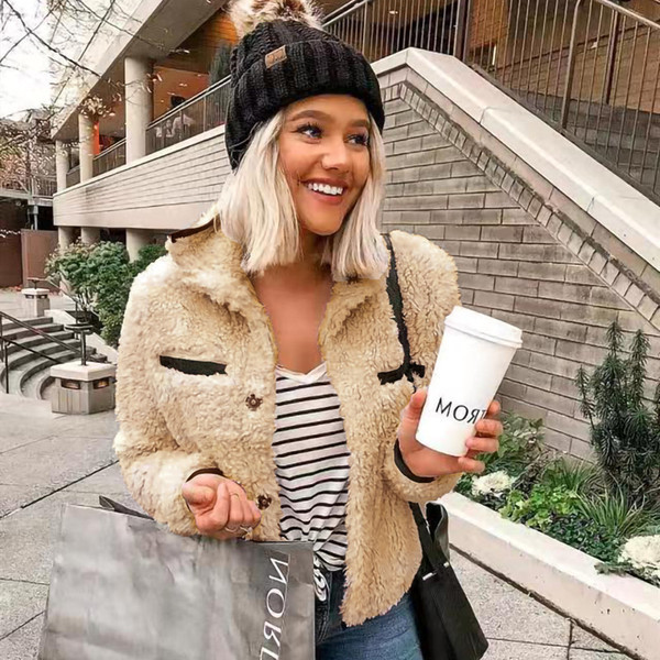 Modern női kabát gombokkal és zsebbel három színben