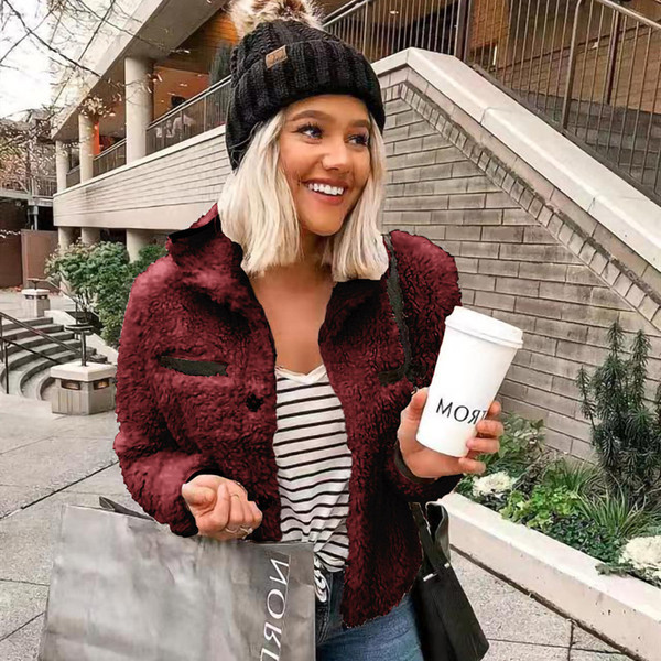 Modern női kabát gombokkal és zsebbel három színben