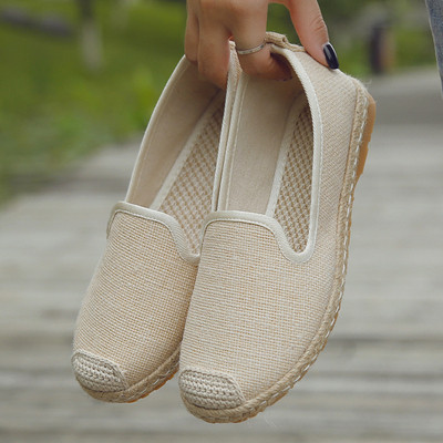 Καθημερινά γυναικεία espadrilles σε μαύρο και μπεζ χρώμα