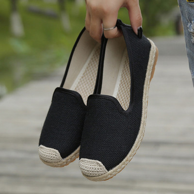 Καθημερινά γυναικεία espadrilles σε μαύρο και μπεζ χρώμα