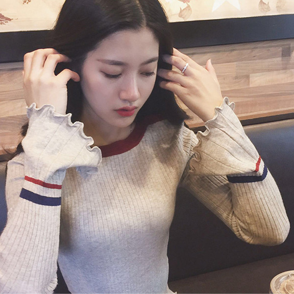 Bluză de damă moale, cu decolteu oval și mâneci lotus