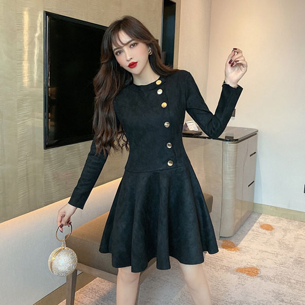 Női alkalmi ruha gombokkal és hosszú ujjú fekete színben