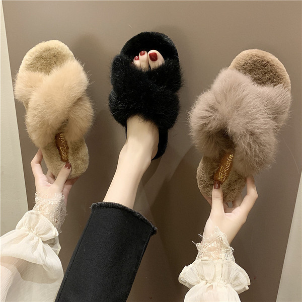 Női pehelypapucs fekete, barna és bézs színben