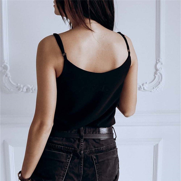 Modern női felső, fehér és fekete gombokkal