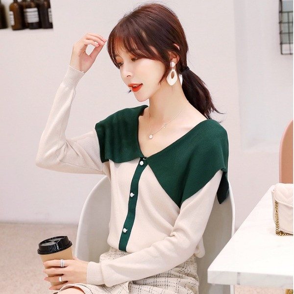 Új modell női pulóver spitz nyakkivágással és gombokkal