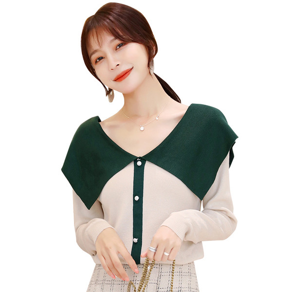 Új modell női pulóver spitz nyakkivágással és gombokkal