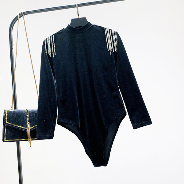 Stílusos női bársony test kő elemekkel a vállakon