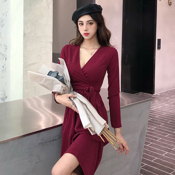 Női modern ruha spitz nyakkivágással és hosszú ujjú két színben