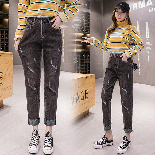 Alkalmi női farmer új modellje, szürke szakadt motívumokkal