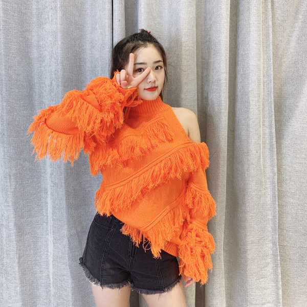 Modern női pulóver rojtokkal több színben