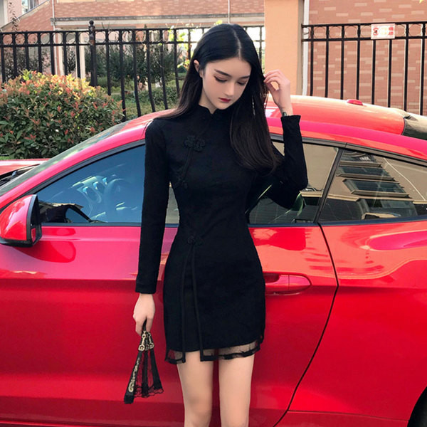 Stílusos női ruha hímzéssel, hosszú ujjú rózsaszín és fekete színben