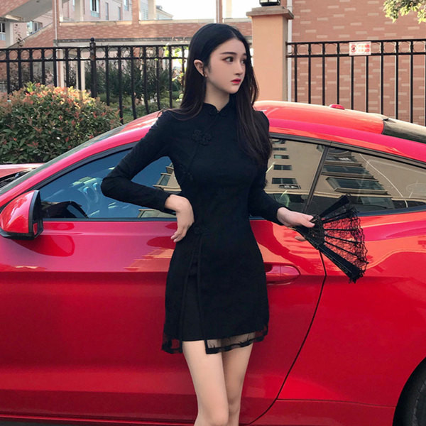 Stílusos női ruha hímzéssel, hosszú ujjú rózsaszín és fekete színben