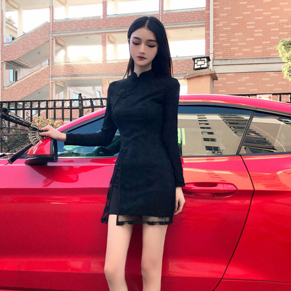 Stílusos női ruha hímzéssel, hosszú ujjú rózsaszín és fekete színben