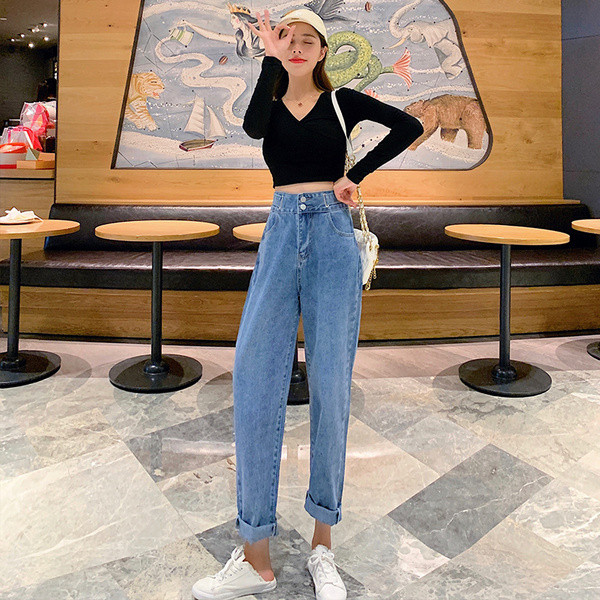 Aktuális női farmer kék színben - egyenes modell