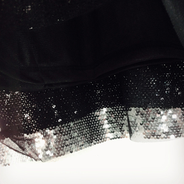 Modern női szoknya - hosszú modell flitterekkel és magas derékkal