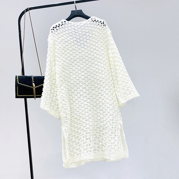 Női kötött pulóver spitz nyakkivágással, két színben