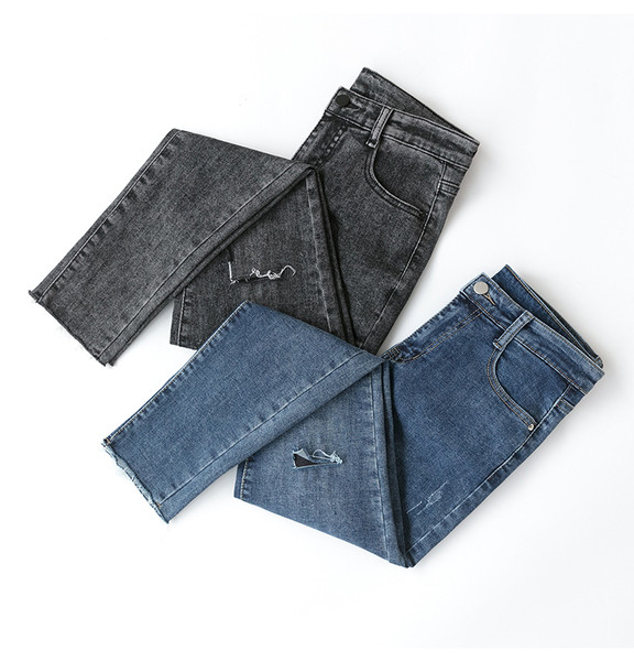 Női farmer új modellje szakadt motívumokkal, kék és szürke színben