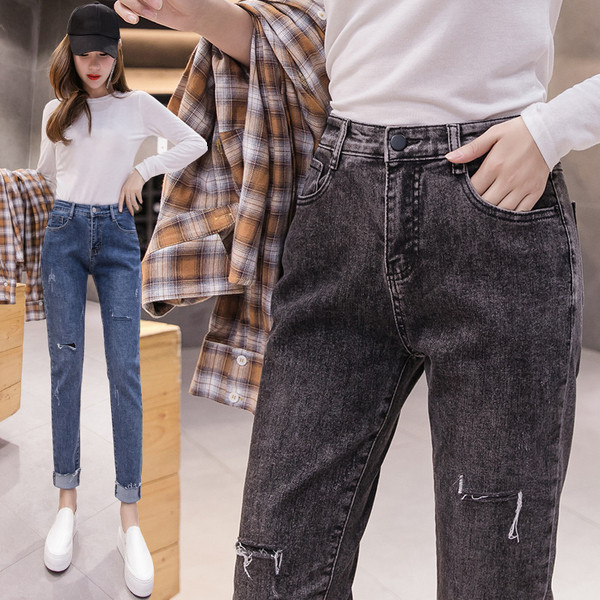 Női farmer új modellje szakadt motívumokkal, kék és szürke színben