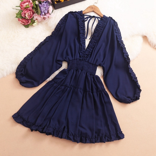 Stílusos női ruha mély nyakkivágással és nyakkendőkkel, négy színben