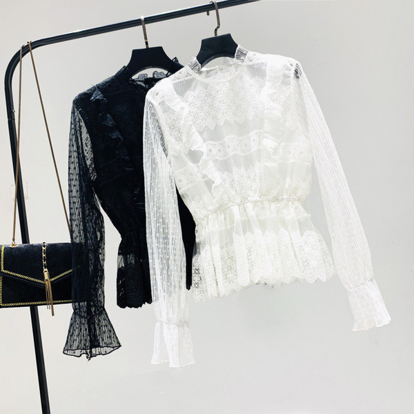 Női csipkeblúz kerek nyakkivágással, fekete-fehér színben