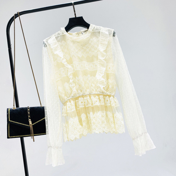 Női csipkeblúz kerek nyakkivágással, fekete-fehér színben