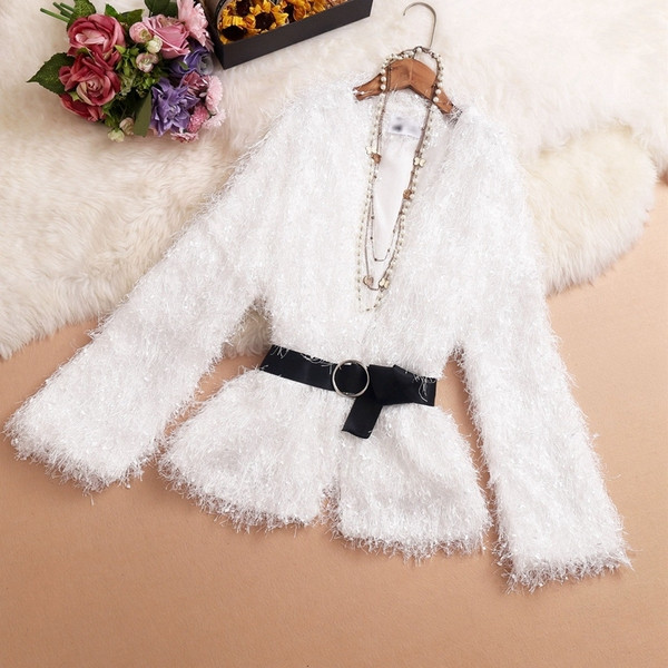 Új modell női kabát három színben bojttal, derékban övvel