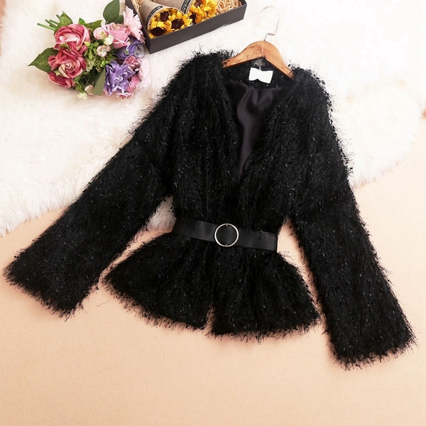 Új modell női kabát három színben bojttal, derékban övvel