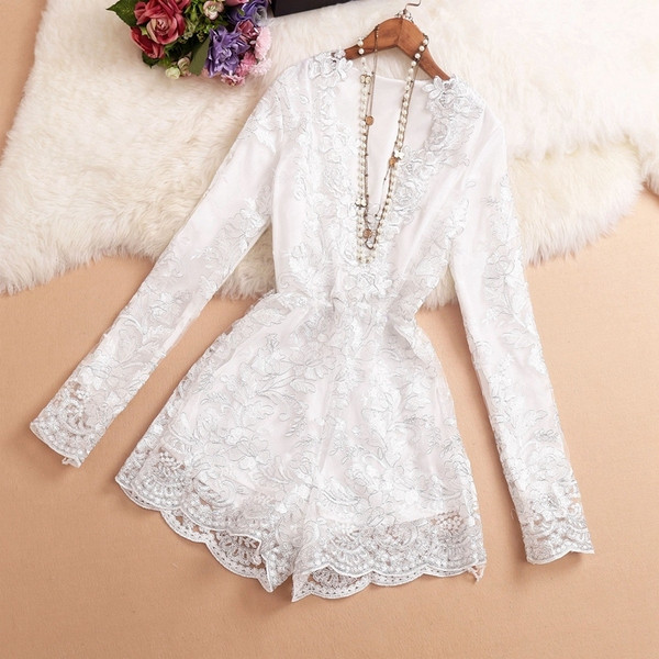 Stílusos női overall három színben hímzéssel és csipkével