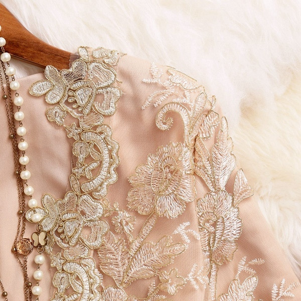 Stílusos női overall három színben hímzéssel és csipkével