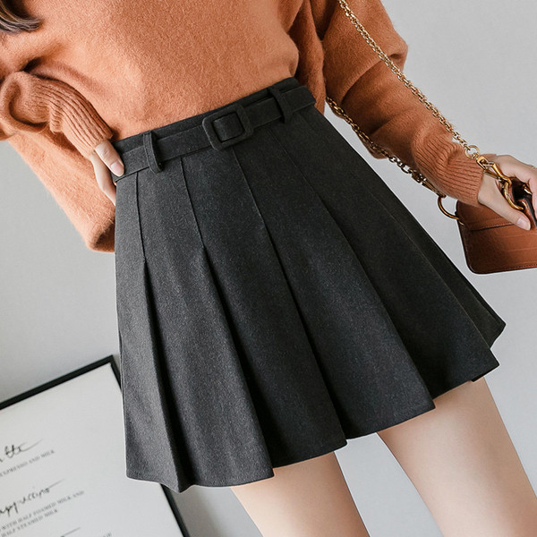 Modern rakott női szoknya övvel fekete, szürke és bézs színben