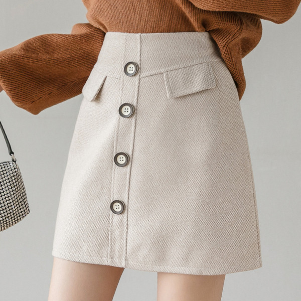 Aktuális női szoknya magas derékkal, szürke és bézs gombokkal