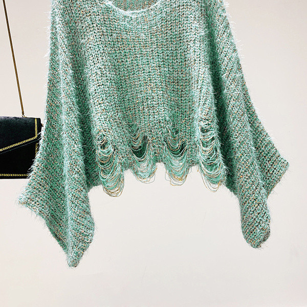 Női téli pulóver kerek nyakkivágással, szakadt motívumokkal zöld színben