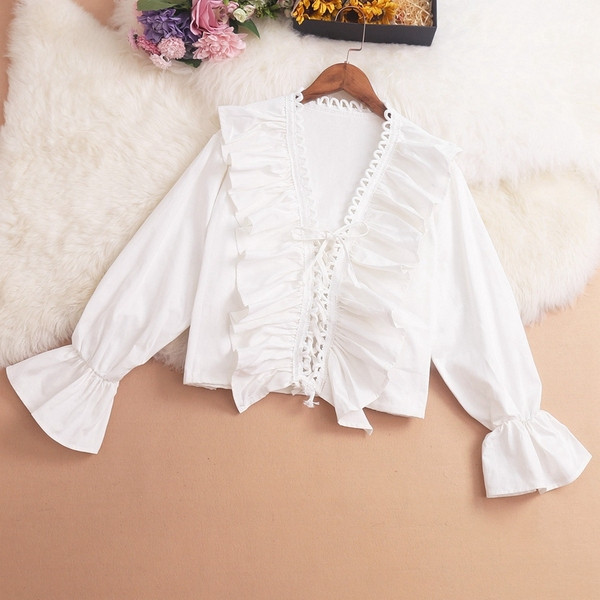 Női ing szalaggal és mély nyakkivágással, három színben