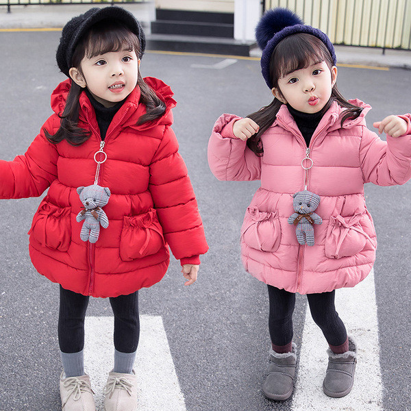 Aktuális gyerekkabát lányoknak három színben, zsebekkel és kapucnival