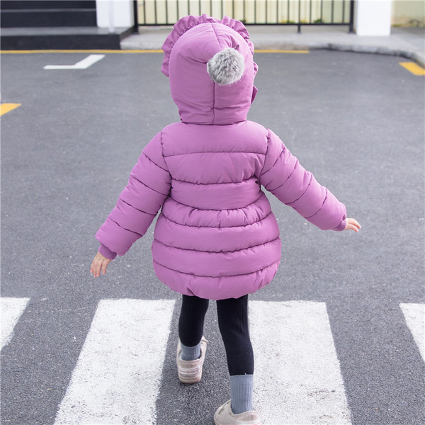 Aktuális gyerekkabát lányoknak három színben, zsebekkel és kapucnival