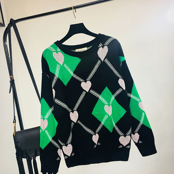 Stílusos női téli pulóver rátéttel