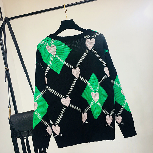 Stílusos női téli pulóver rátéttel