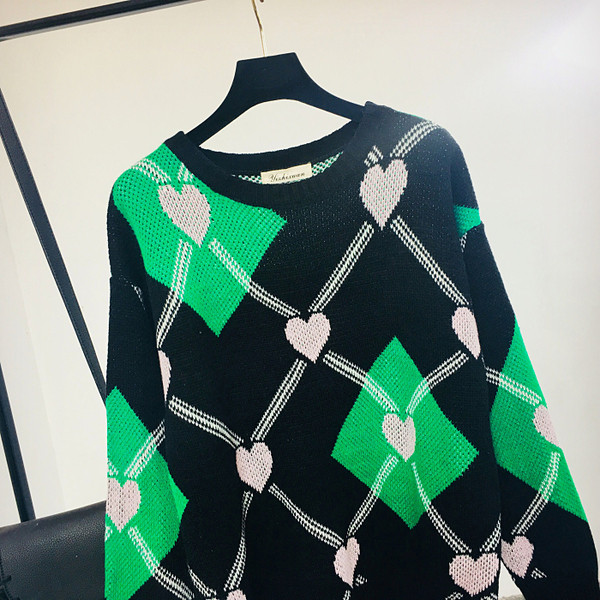 Stílusos női téli pulóver rátéttel